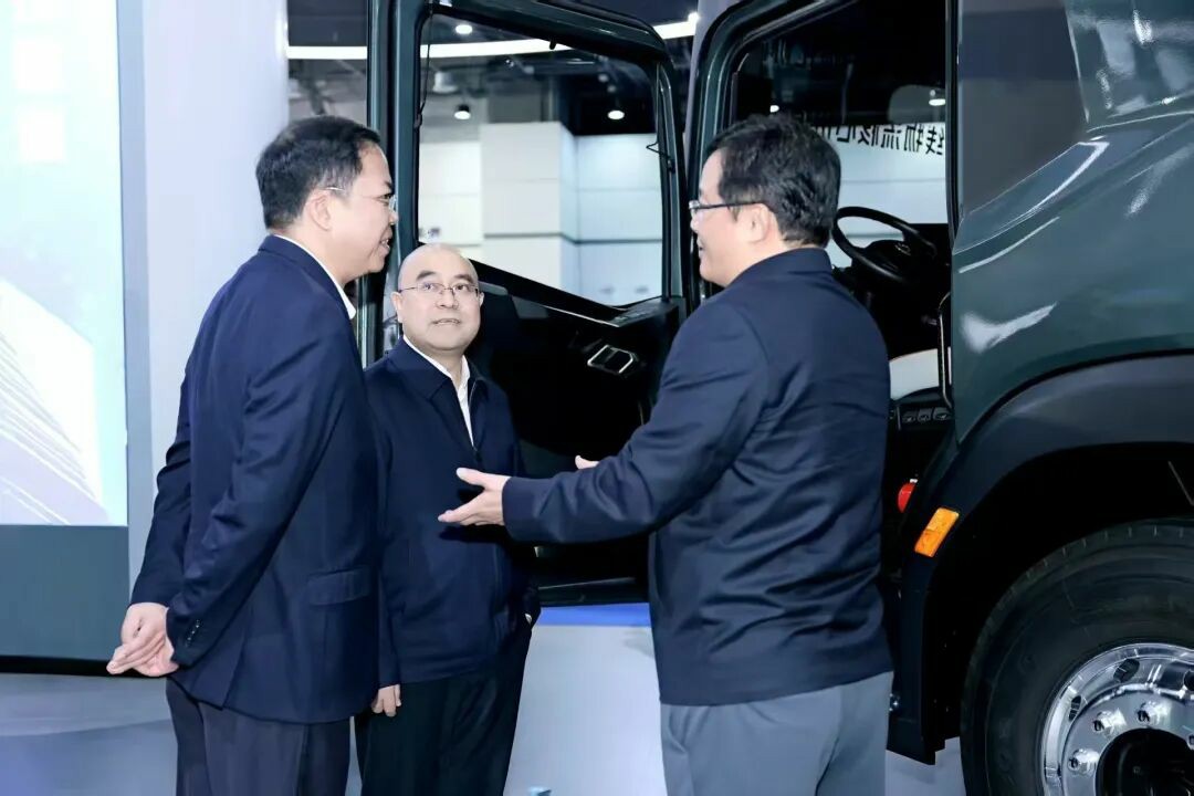 重磅！成渝自动驾驶卡车编队项目正式发布，犀重汽车智慧重卡惊艳亮相，开启智慧物流新征程